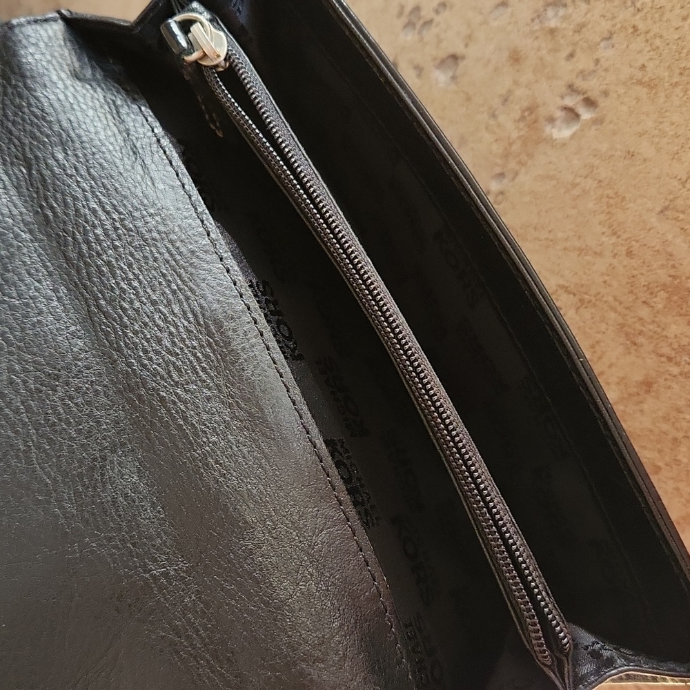 Michael Kors black leather wallet with white stitching - Picture 7 of 12